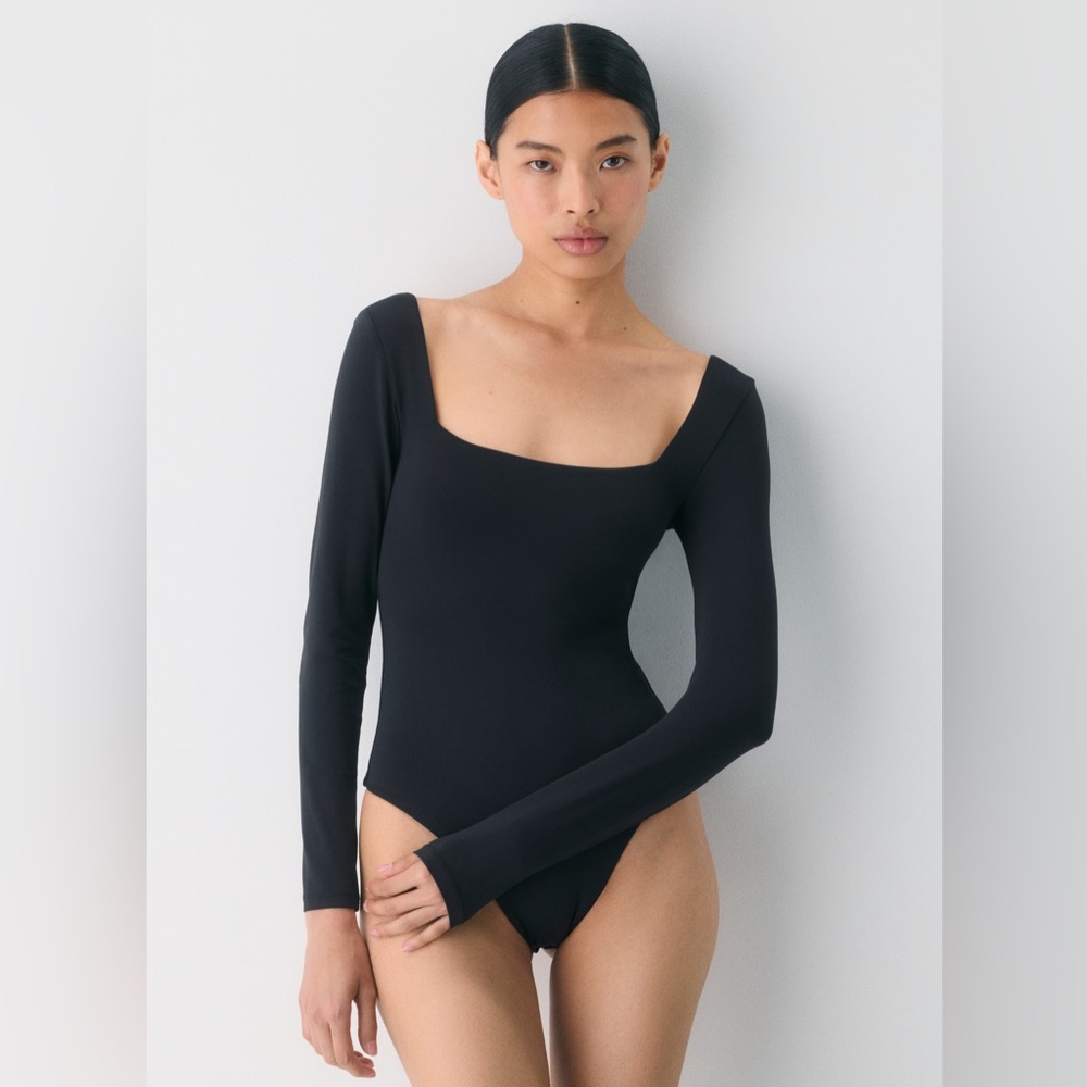 Aritzia | Babaton | Contour Black Long-sleeve Bodysuit